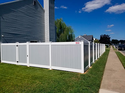 custom vinyl fence INSTALLER Columbia